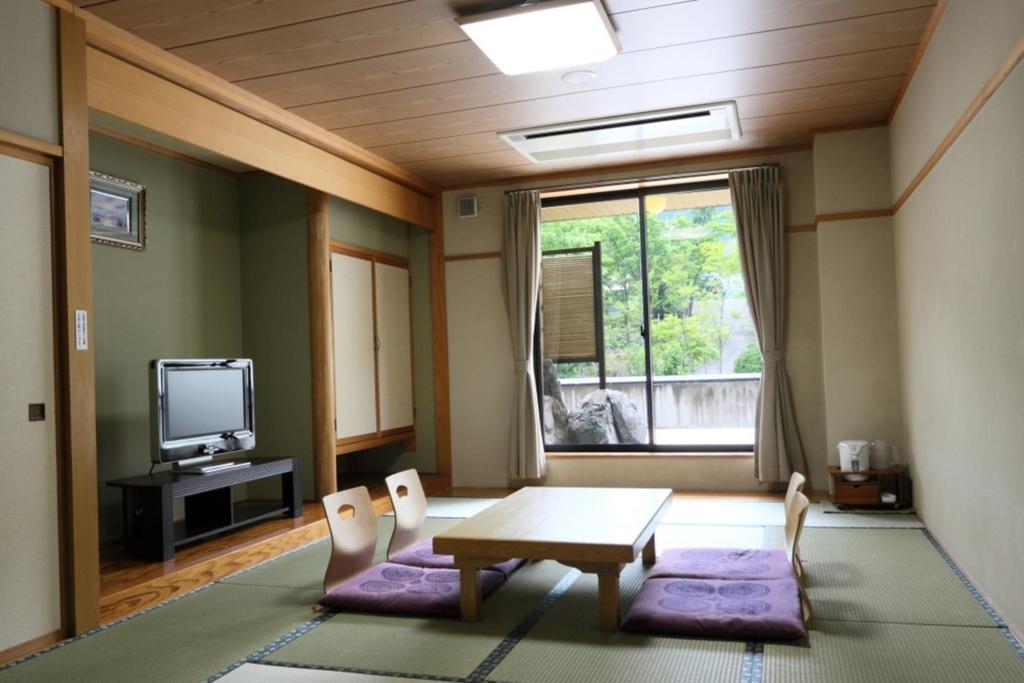 Ishiuchi Yungparunas Hotel Minamiuonuma ภายนอก รูปภาพ